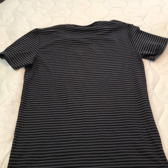 Express black striped size Medium T-shirt - Picture 3 of 3